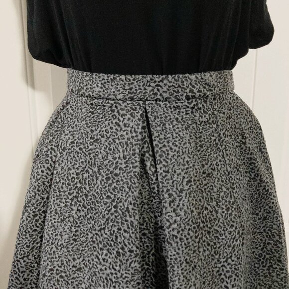 DYNAMITE Grey black leopard print full pleated mini skater skirt ~ SMALL MEDIUM - Picture 4 of 11